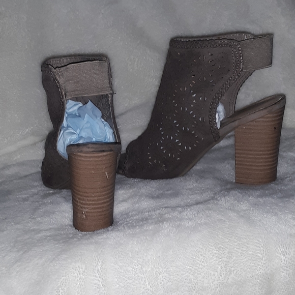 Beautiful Lauren Conrad heels - Picture 3 of 6